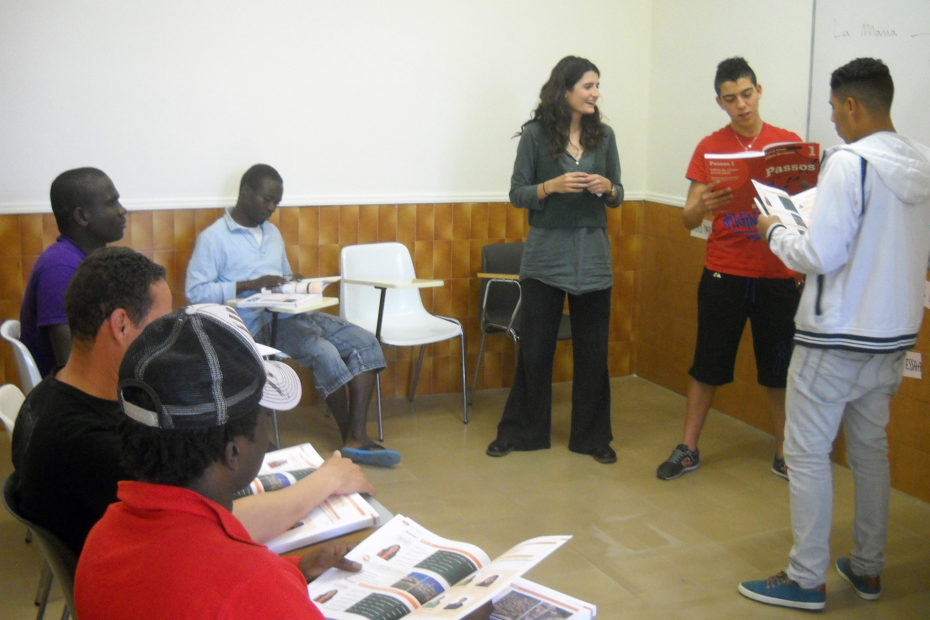 Grup de nois participant dels cursos de formació al Castell.