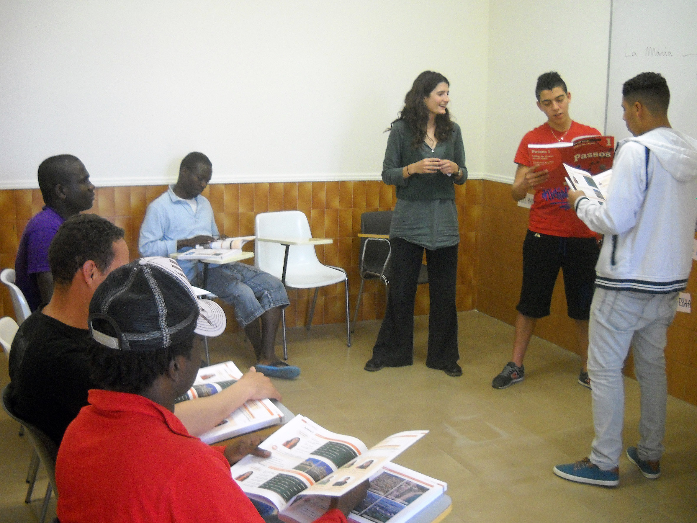 Grup de nois participant dels cursos de formació al Castell.